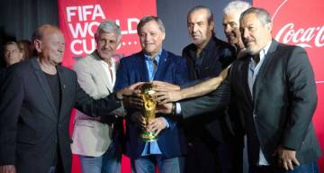 La Copa del Mundo llegó a la Argentina: seis campeones volvieron a levantarla