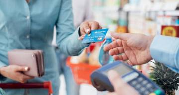 Denuncian problemas en el uso de tarjetas de débito y crédito