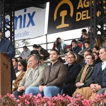 Sáenz defendió la producción en la Expo Rural y reclamó un federalismo real con igualdad de oportunidades para las provincias que producen