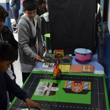 Escuelas primarias de La Caldera muestran los resultados del trabajo con Kits de Robótica
