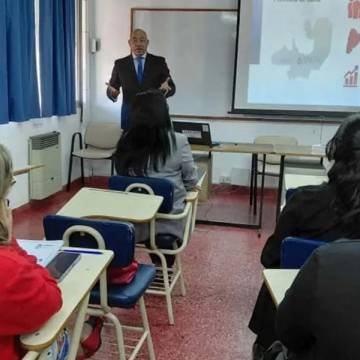 Economía presentó las ponencias “Claves para el desarrollo: Duplicar el PBI” y “¿Qué produce Salta?” en la UNSa