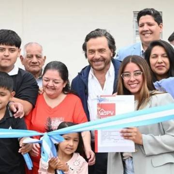 En Apolinario Saravia, el Gobernador encabezó la entrega de 40 viviendas reactivadas con fondos provinciales