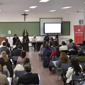 Capacitan a directores de instituciones privadas de Salta sobre liderazgo