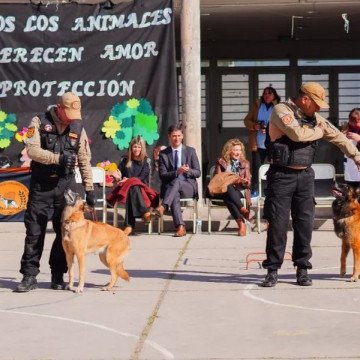 La División Canes del Servicio Penitenciario promovió el cuidado animal en una escuela de Atocha II