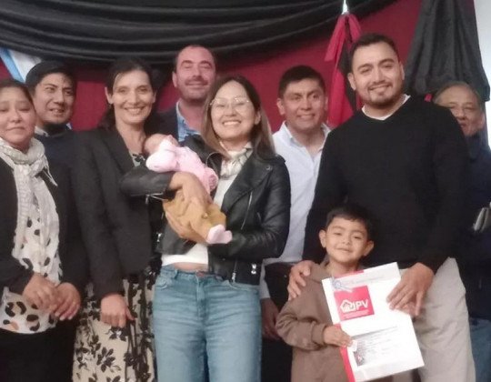 El IPV cumplió el sueño de la casa propia a 20 familias de Chicoana