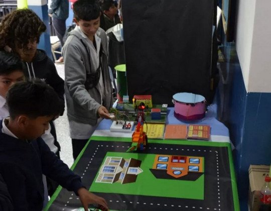 Escuelas primarias de La Caldera muestran los resultados del trabajo con Kits de Robótica