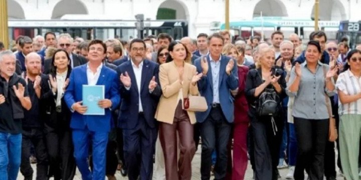 Intendentes de todo el país marcharon