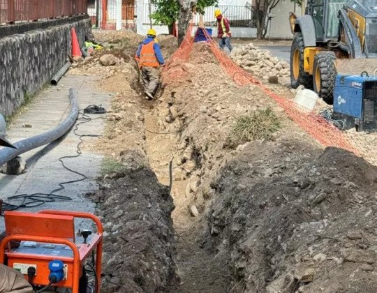 La Provincia inició la renovación de más 7.000 metros de cañerías en Ciudad del Milagro