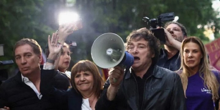Milei encabezó una recorrida en Tucumán