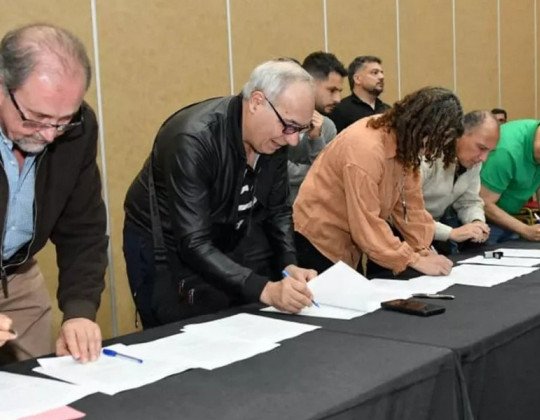Provincia y gremios estatales firmaron acuerdo salarial