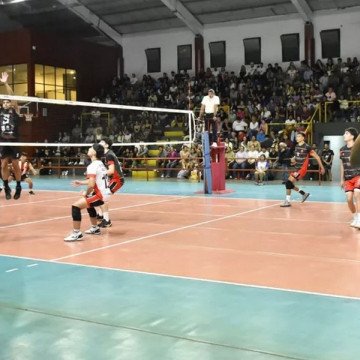 Voley, básquet y fútbol en una sola noche en Salta