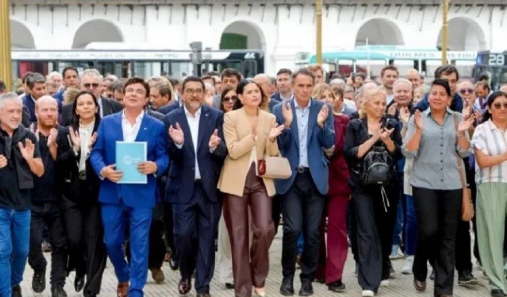 Intendentes de todo el país marcharon