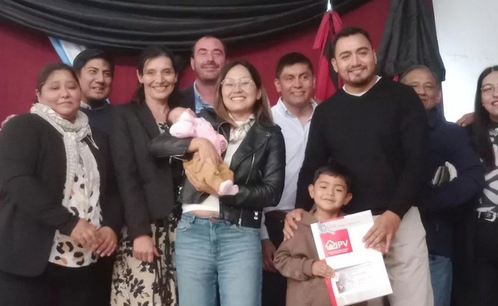 El IPV cumplió el sueño de la casa propia a 20 familias de Chicoana