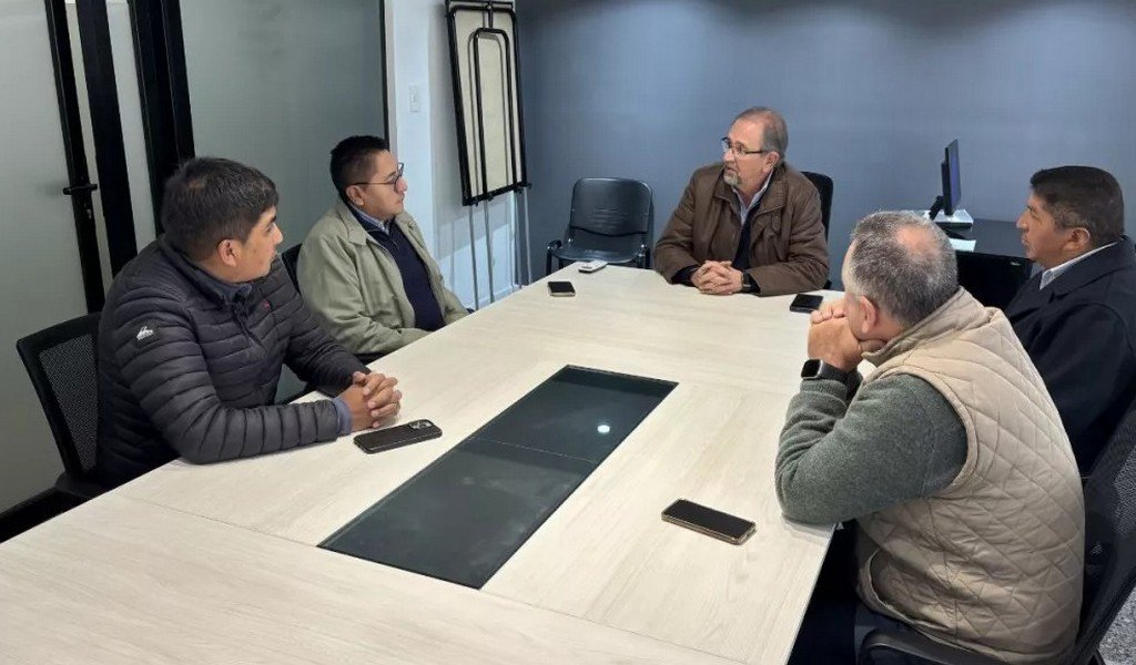 Camacho coordina una agenda de gestión transversal con los intendentes de la región Los Altos
