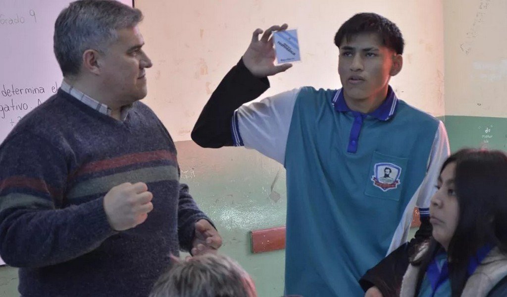 Colegio desarrolló un innovador juego de cartas que vincula a los alumnos con los héroes de la Independencia