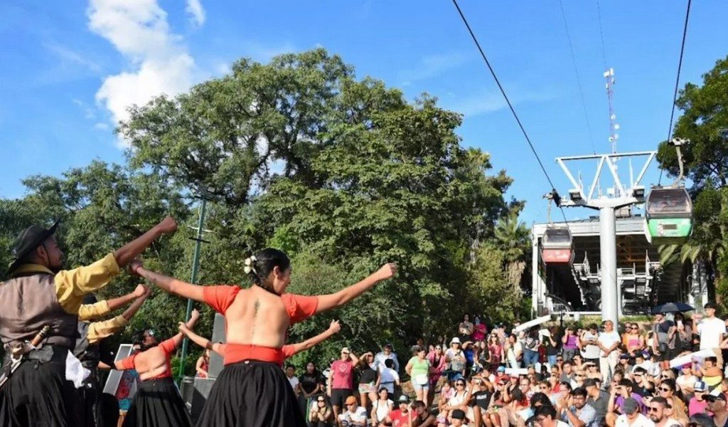 Vacaciones en la cima: los teleféricos San Bernardo y Ala Delta reciben a 2000 visitantes por día