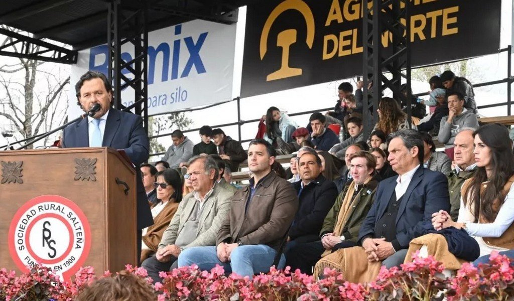 Sáenz defendió la producción en la Expo Rural y reclamó un federalismo real con igualdad de oportunidades para las provincias que producen