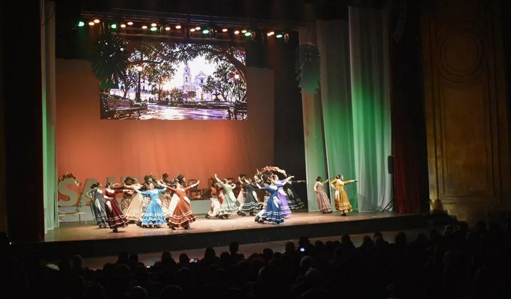 El folklore salteño se unió en una gala para homenajear al Señor y la Virgen del Milagro
