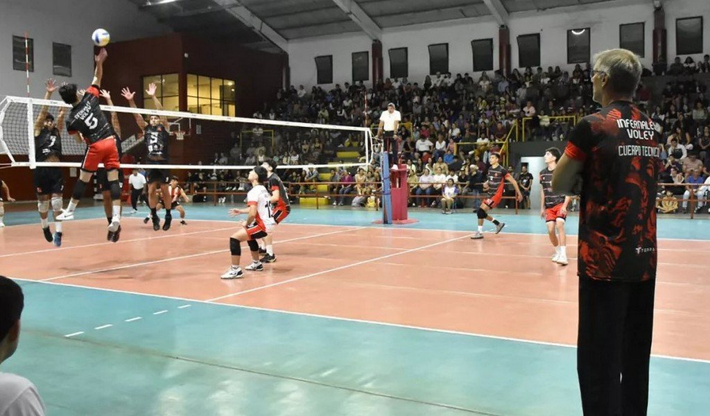Voley, básquet y fútbol en una sola noche en Salta