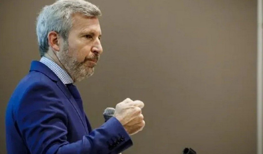 Frigerio denunció espionaje en su oficina