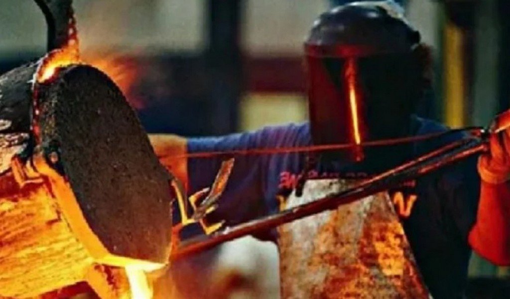 La industria manufacturera cayó 8,2%