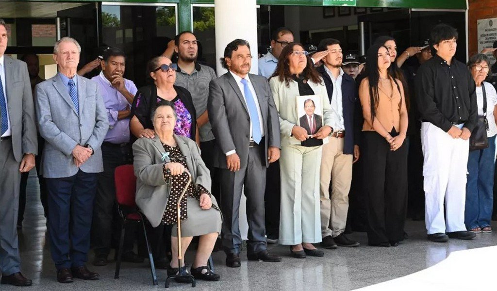 Con la presencia del Gobernador, se rindió homenaje a la trayectoria del Comisario Vicente Cordeyro