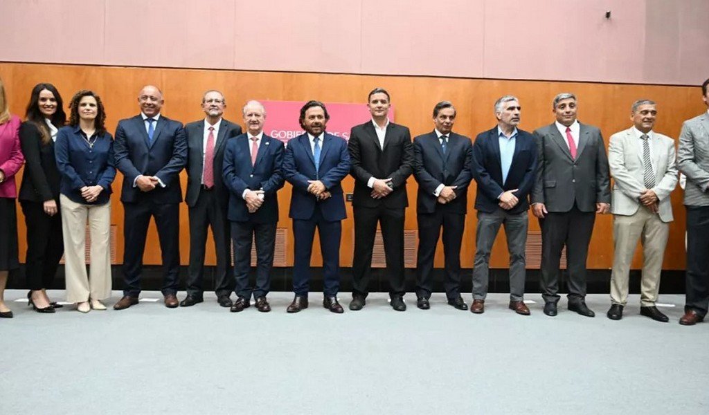 ”Salteños, tengan la certeza que Salta es y será la perla del norte argentino”, afirmó Sáenz en la asunción del nuevo gabinete