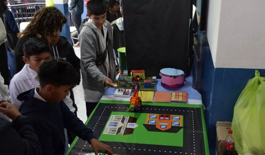 Escuelas primarias de La Caldera muestran los resultados del trabajo con Kits de Robótica