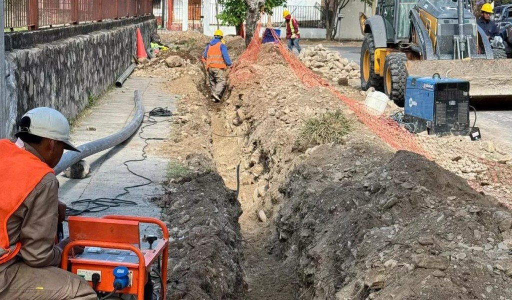 La Provincia inició la renovación de más 7.000 metros de cañerías en Ciudad del Milagro