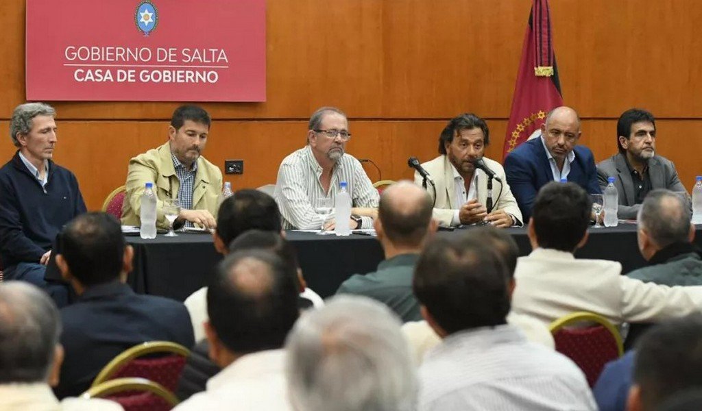 Sáenz a intendentes: “Sigamos trabajando por el crecimiento de Salta y manteniéndonos cercanos a la gente”