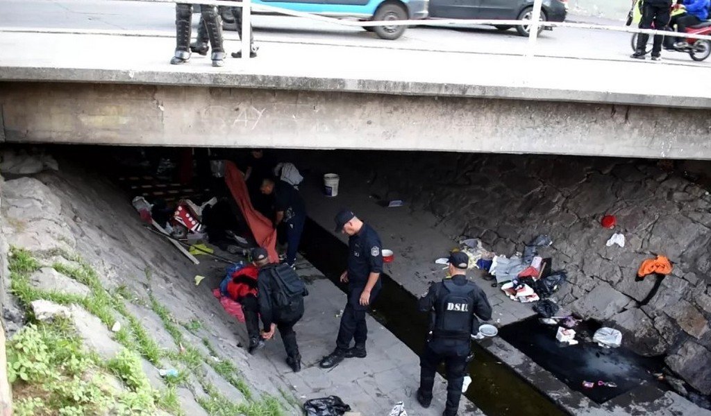 Demorados e infraccionados en el canal de calle Esteco