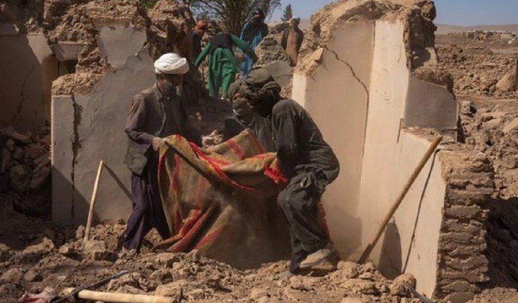 Terremoto en Afganistán dejó al menos 800 muertos