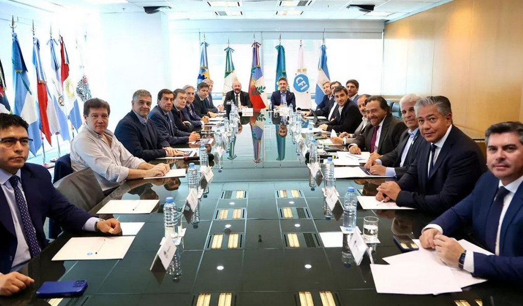 Sáenz participó de la cumbre de gobernadores en el Consejo Federal de Inversiones