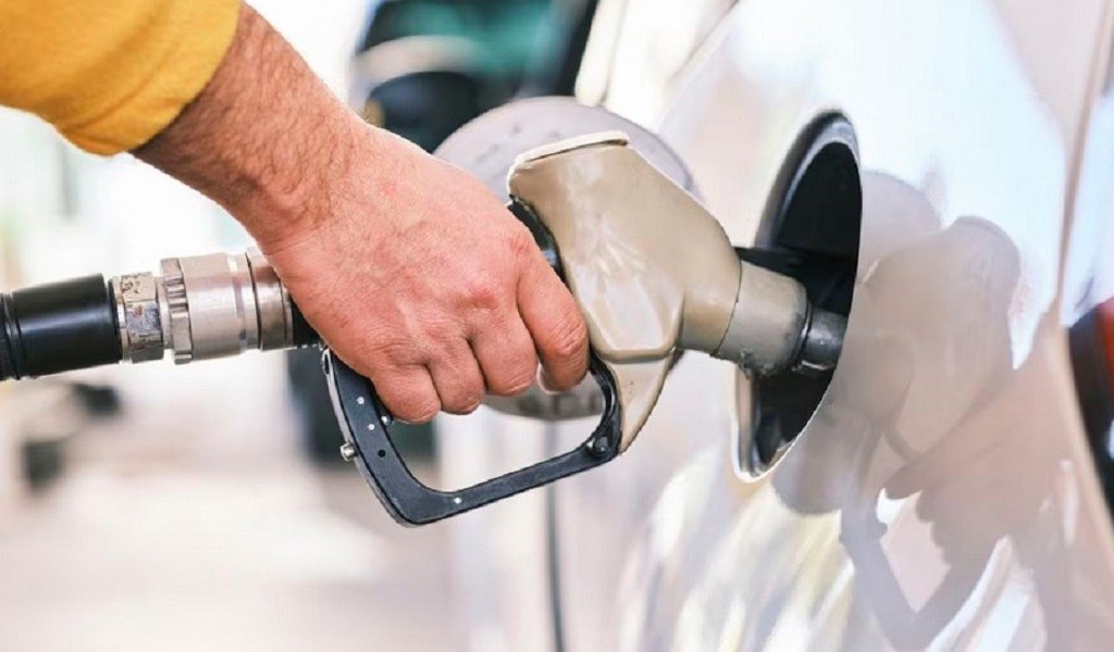 YPF bajará la nafta durante la noche 5%