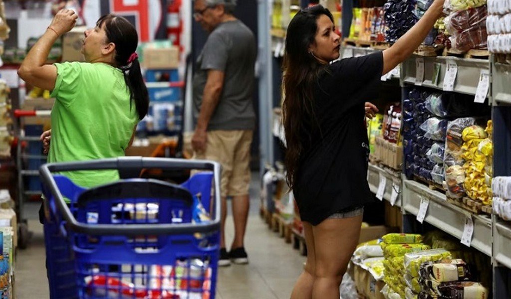 Consumo: tibia recuperación con productos más baratos