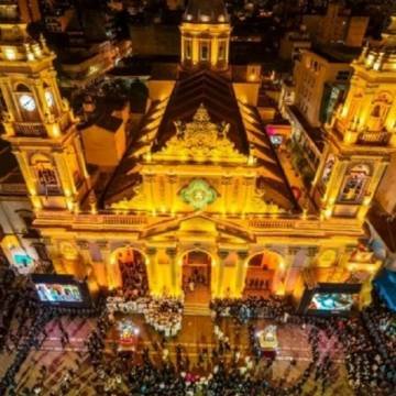 Multitudinaria procesión del Señor y Virgen del Milagro