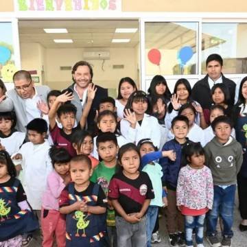 Luego de 15 años de espera, Sáenz inauguró el nuevo edificio de la escuela Monte Sinaí para la comunidad wichí del paraje El Obraje
