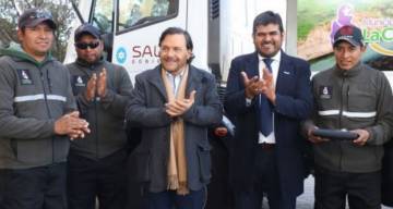 Gestión de residuos: El Gobernador entregó a La Caldera un camión recolector y compactador