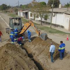 Avanza una importante obra de recambio y ampliación de colectora cloacal en Orán