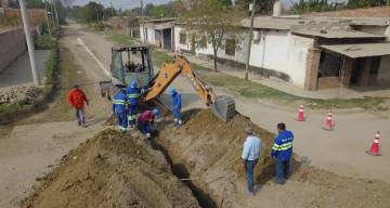 Avanza una importante obra de recambio y ampliación de colectora cloacal en Orán