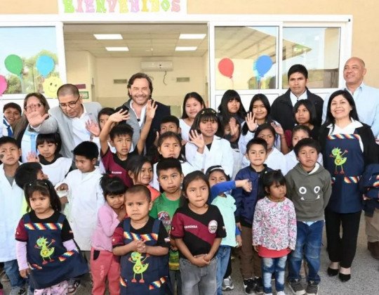 Luego de 15 años de espera, Sáenz inauguró el nuevo edificio de la escuela Monte Sinaí para la comunidad wichí del paraje El Obraje